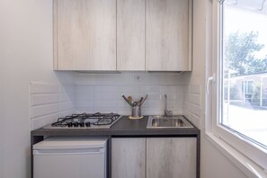 尊荣三人房 | 私人厨房 | 冰箱、炉灶、厨具/餐具