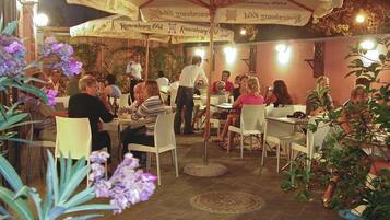 Petit déjeuner servi sur place