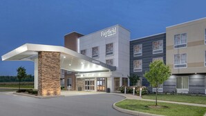 A Fairfield by Marriott hotel with a modern entrance, a covered waiting area, and a landscaped front yard. - Fairfield Inn & Suites Jeffersonville I-71 (Jeffersonville)