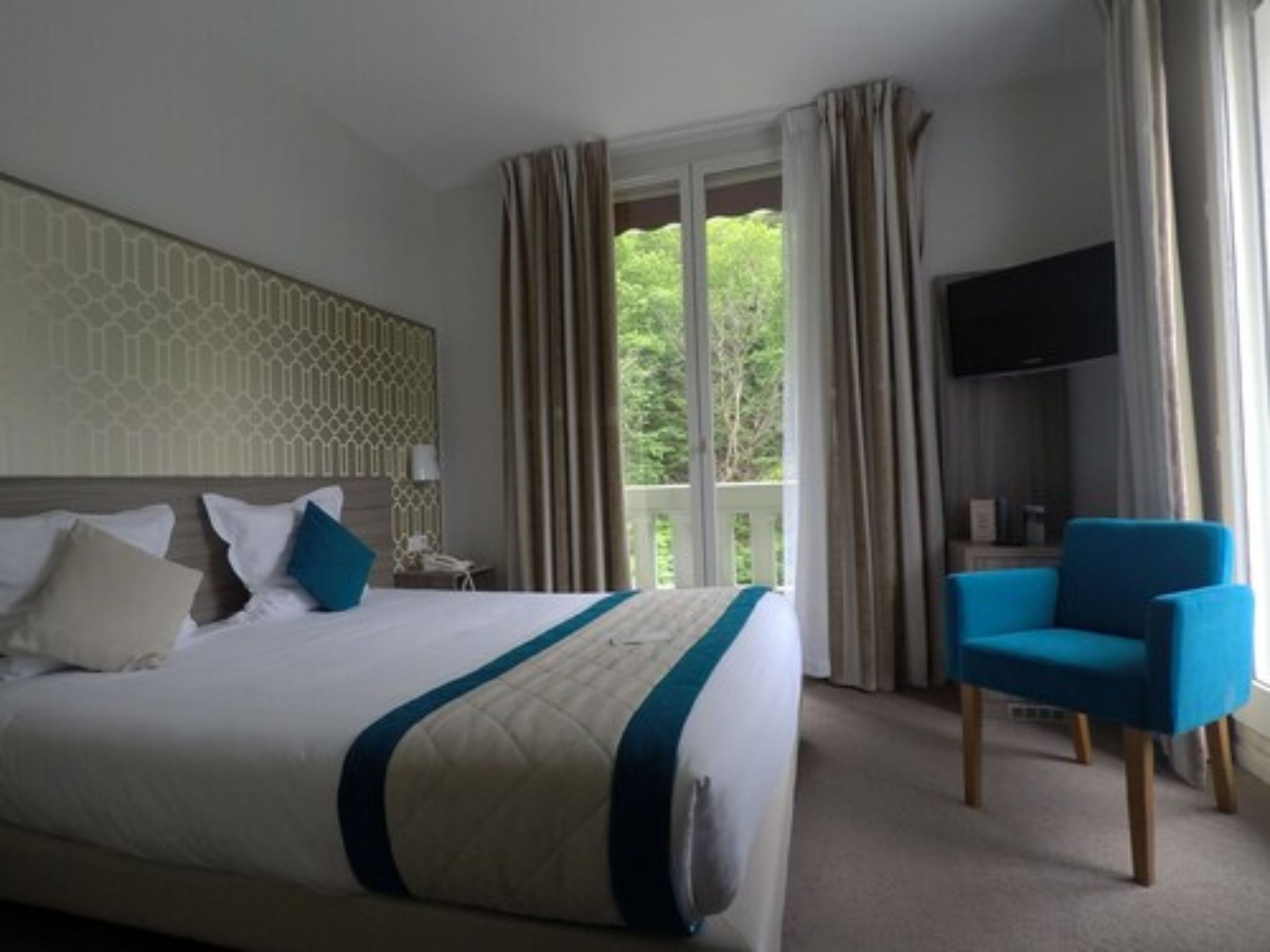 免费洗浴用品、肥皂、洗发水、卫生纸