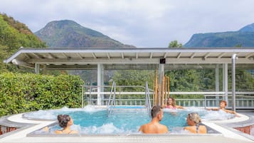 Couples treatment rooms, sauna, hot tub, steam room, hot springs