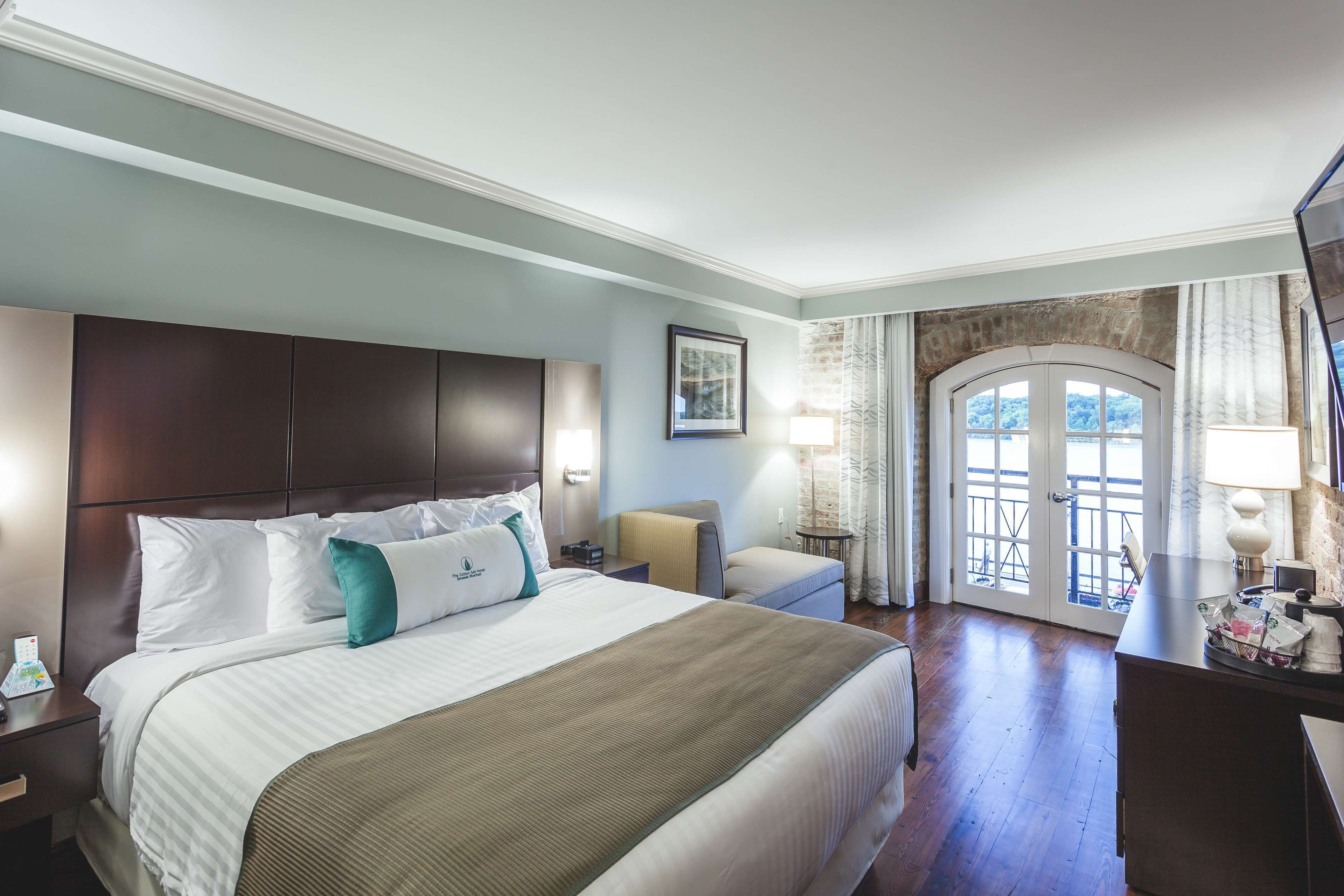 premium bedding, pillow-top beds, in-room safe, free cots/infant beds