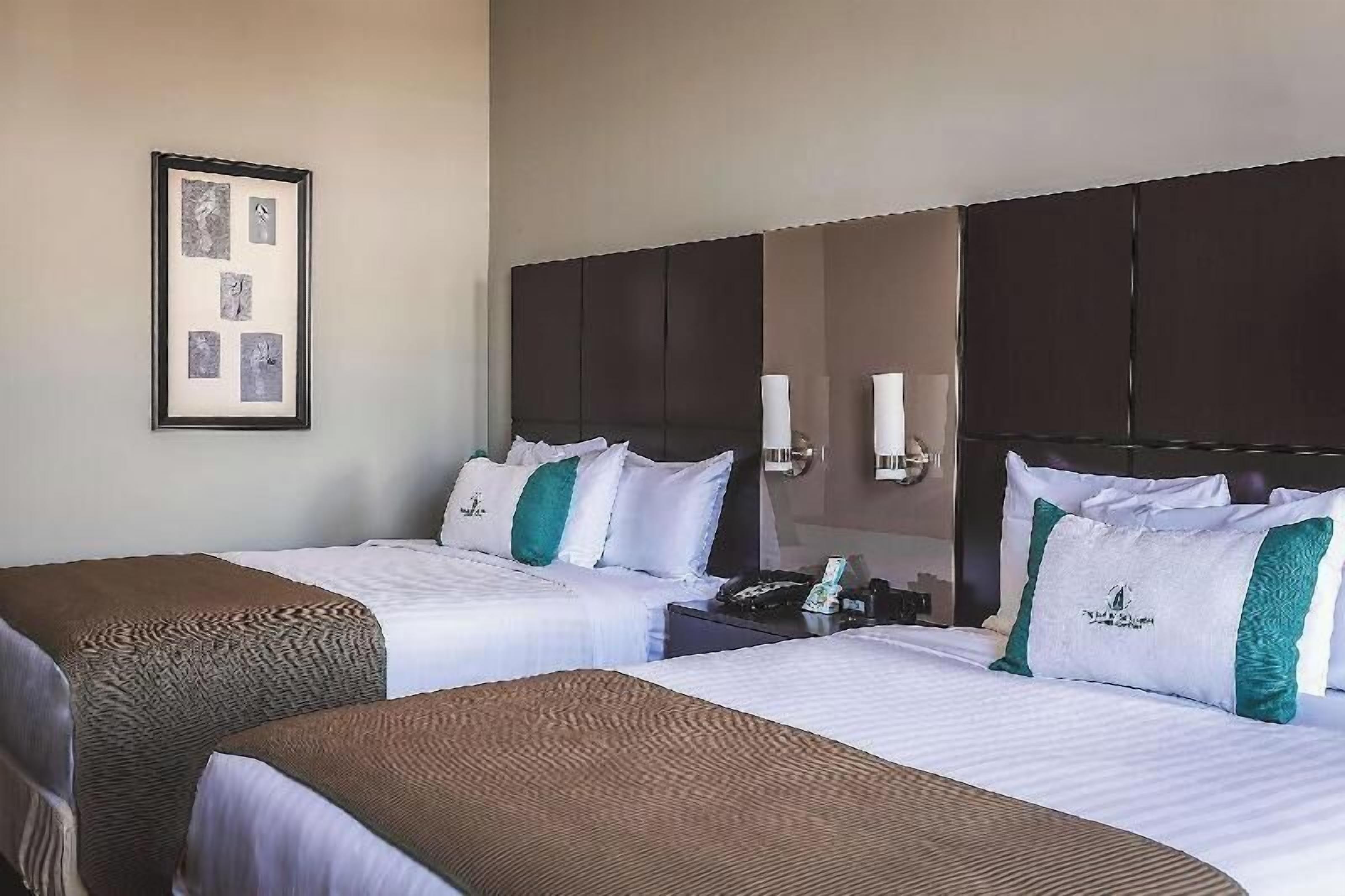Premium bedding, pillowtop beds, in-room safe, free cribs/infant beds