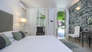 Hochwertige Bettwaren, Minibar, Zimmersafe, individuell dekoriert