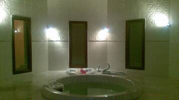 Bồn tắm spa trong nhà