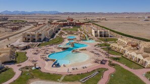 2 outdoor pools