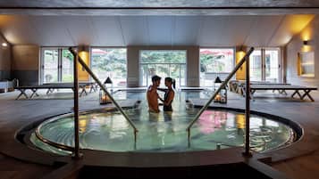 Sauna, hot tub, steam room, Turkish bath/hammam, body treatments