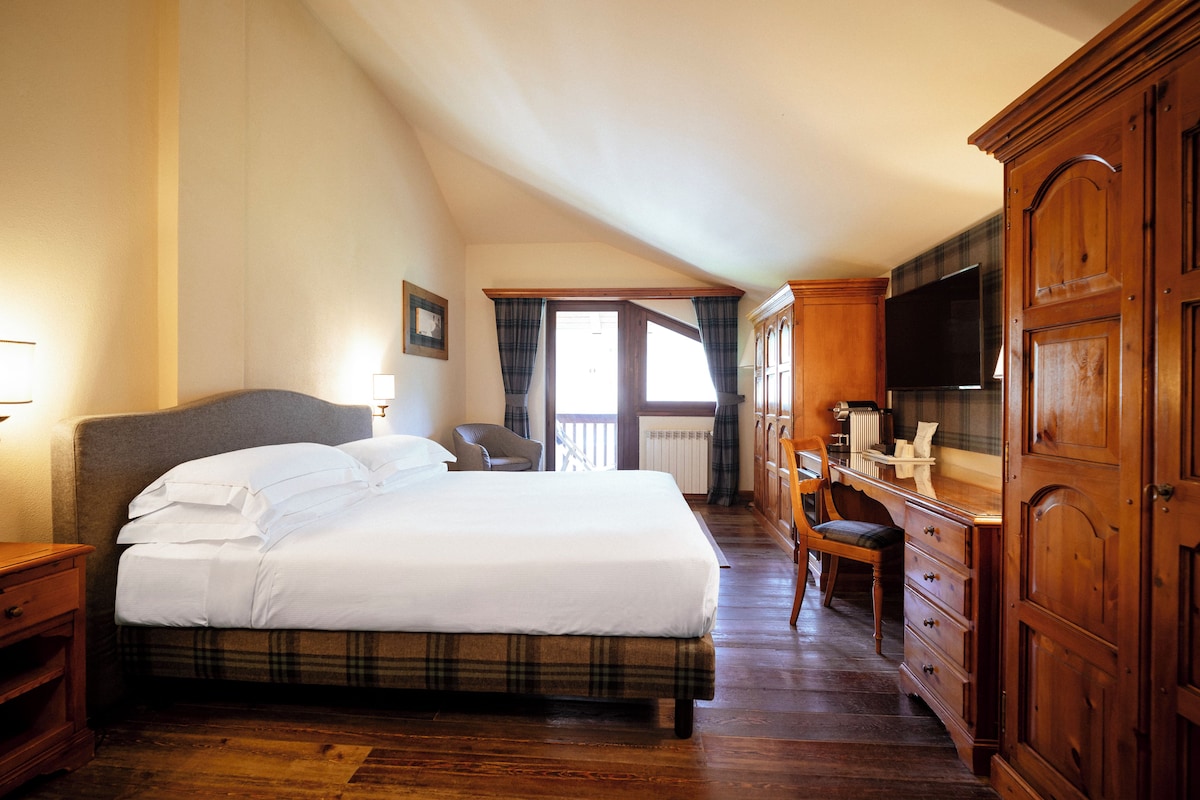 Comfort Double Room | Premium bedding, minibar, in-room safe, desk