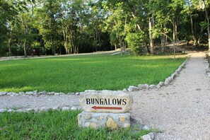 Garden view - Maya Zacpetén Jungle Lodge (Flores)