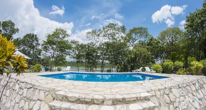 Maya Zacpetén Jungle Lodge