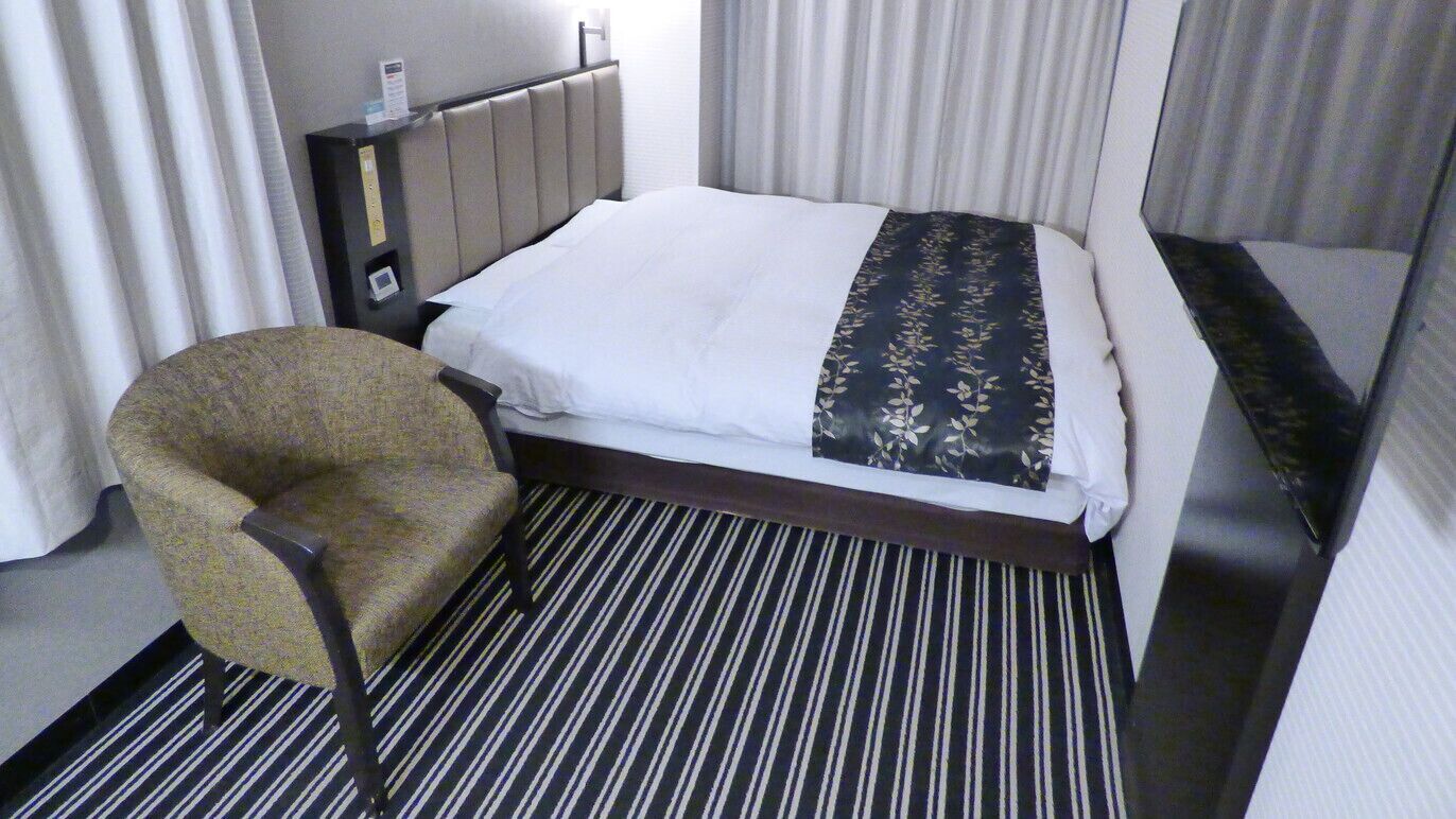 Desk, blackout drapes, free WiFi, bed sheets