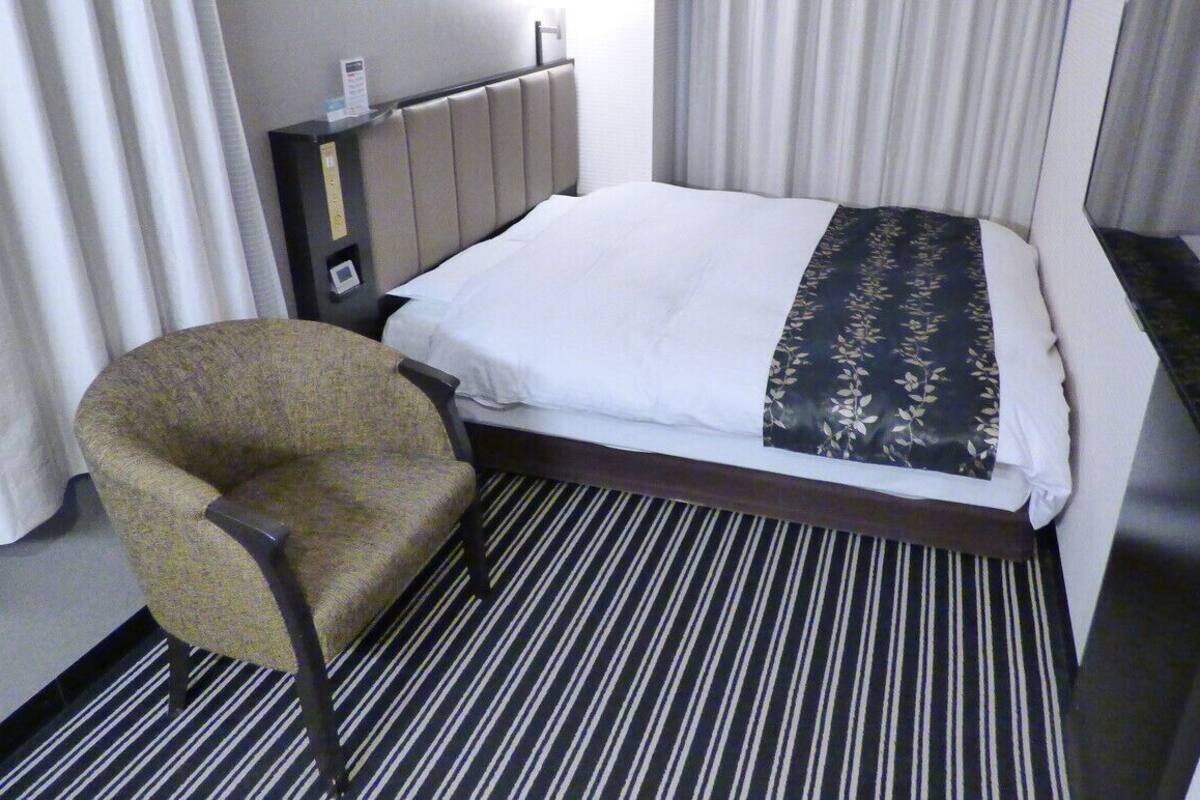 Escrivaninha, cortinas blackout, Wi-Fi de cortesia, roupa de cama
