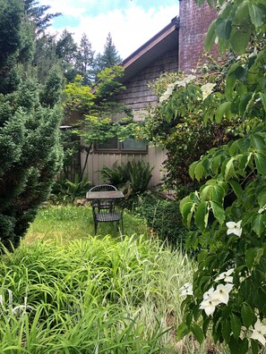 View from room - McKenzie River Mountain Resort (Blue River)