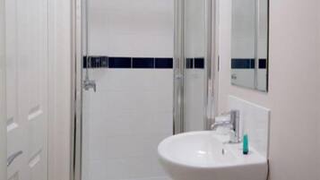 Habitación individual, baño privado | Baño