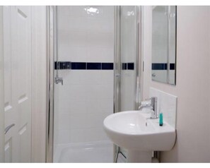 Einzelzimmer, mit Bad | Badezimmer