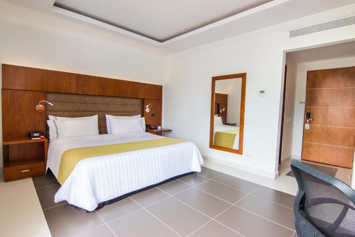 Premium bedding, minibar, in-room safe, desk