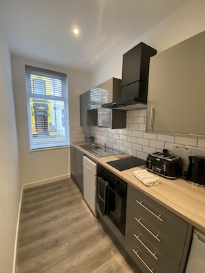 Apartment, Private Bathroom (Bairstow Room 1/2) | Shared kitchen