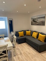 Apartment, Private Bathroom (Bairstow Room 4/6) | Lounge