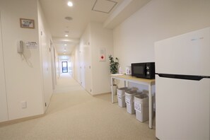 Hallway - Tokyo Ueno Youth Hostel (Tokyo)