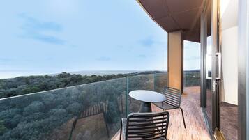 Peninsula Suite | Balcony