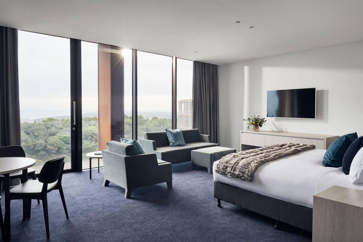 deluxe room  | 1 bedroom, desk, laptop workspace, blackout curtains