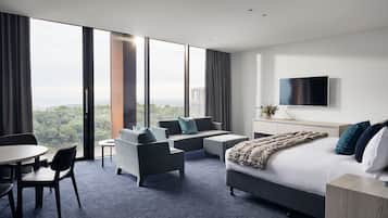 Habitación Deluxe, bañera, vistas al mar | 1 dormitorio, escritorio, espacio para trabajar con un portátil