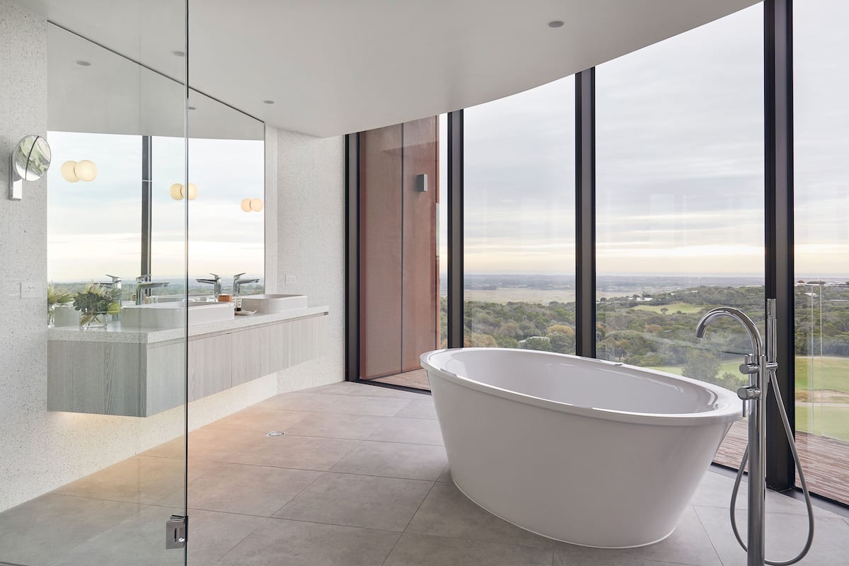 Premium studio suite, uitzicht op oceaan | Badkamer | Gratis toiletartikelen, een haardroger, handdoeken, zeep