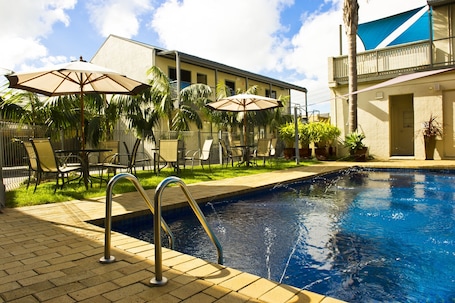 Outdoor pool. Moonlight Bay Apartments