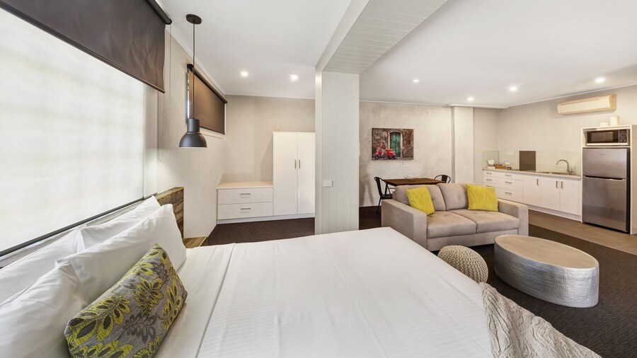 Moonlight Bay Apartments