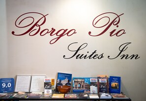 Library - Borgo Pio Suites Inn (Rome)