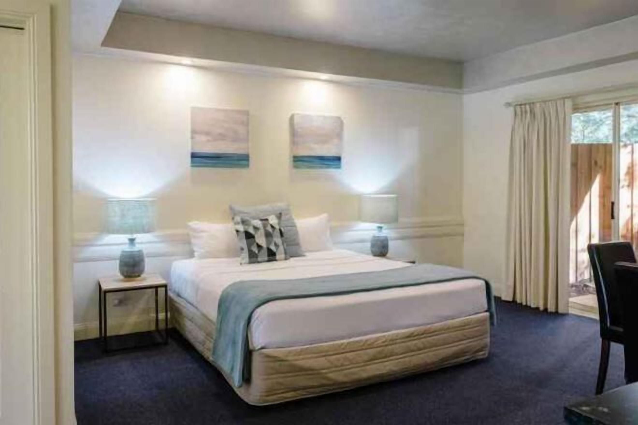 Individually furnished, iron/ironing board, free WiFi, bed sheets