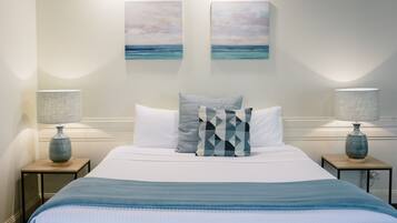 Unika möbler, strykjÀrn/strykbrÀda, gratis wi-fi och sÀngklÀder