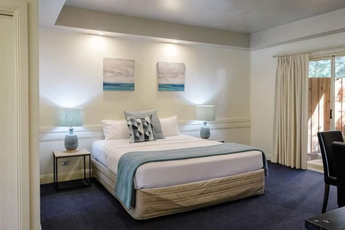 Muebles diferentes, tabla de planchar con plancha y wifi gratis