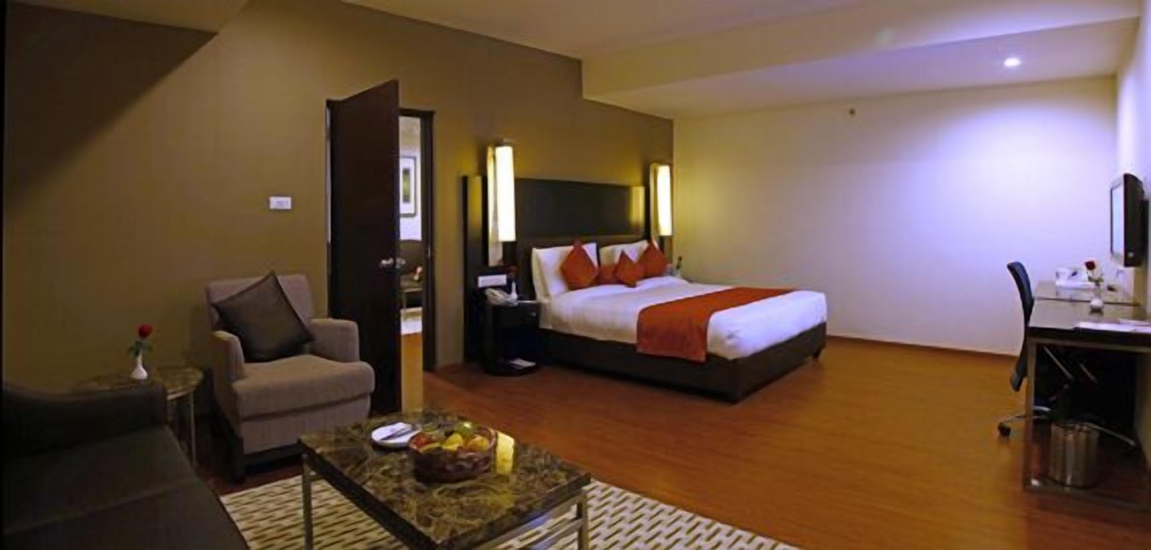 免费迷你吧物品、客房内保险箱、办公桌、遮光窗帘