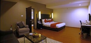 Mini-bar avec articles gratuits, coffres-forts dans les chambres, bureau