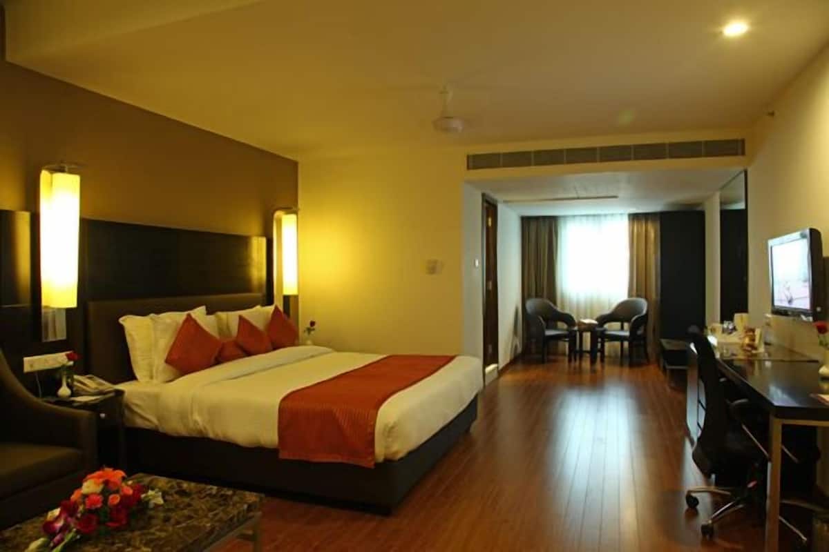 Free minibar items, in-room safe, desk, blackout curtains