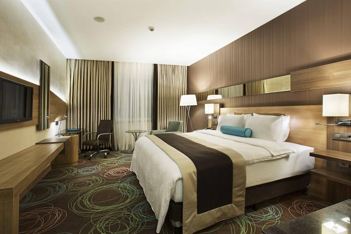 Minibar, in-room safe, desk, soundproofing