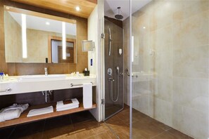 Shower, free toiletries, hair dryer, slippers - Dedeman Park Gaziantep (Gaziantep)