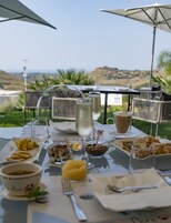 Desayuno buffet todos los días (con cargo)