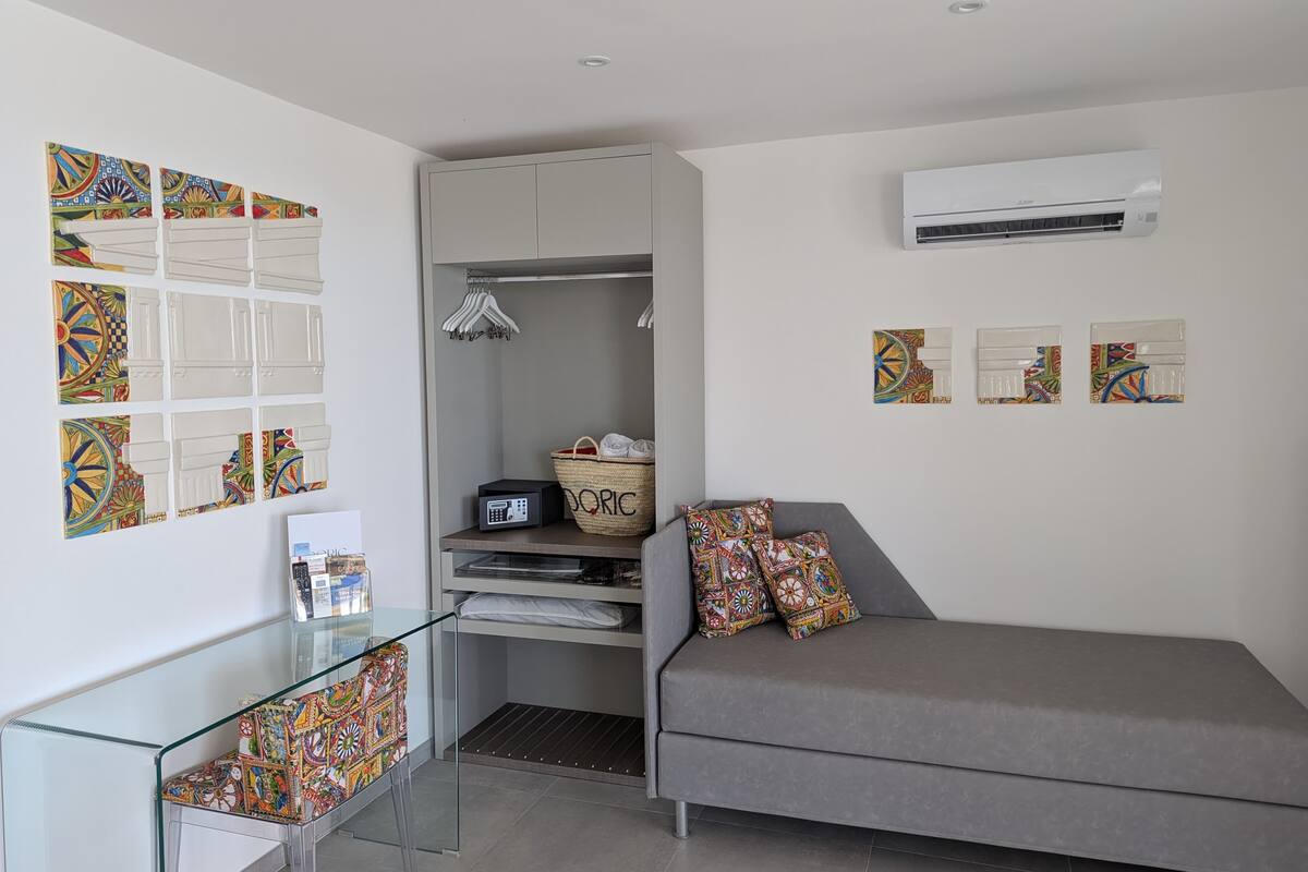 queen room with spa & view | living area | 43-inch lcd tv with digital channels, tv
