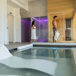 Sauna, hot tub, steam room, Turkish bath/hammam, body treatments