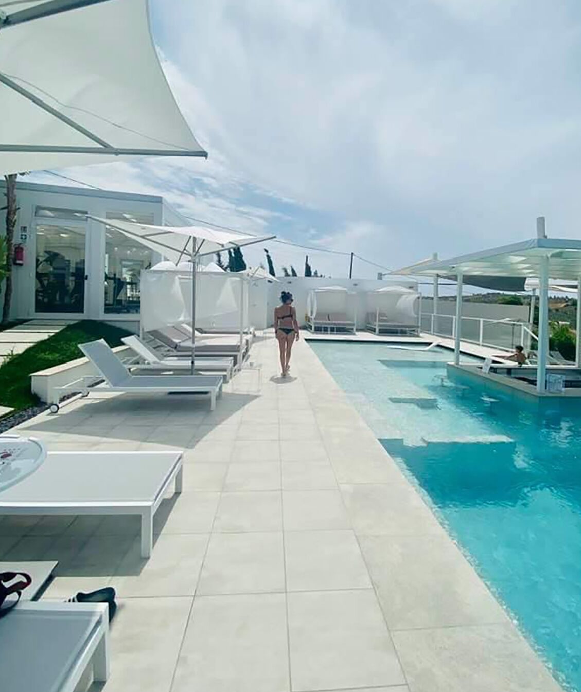 outdoor pool, pool loungers