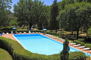 Seasonal outdoor pool, open 10:00 AM to 7:00 PM, pool umbrellas