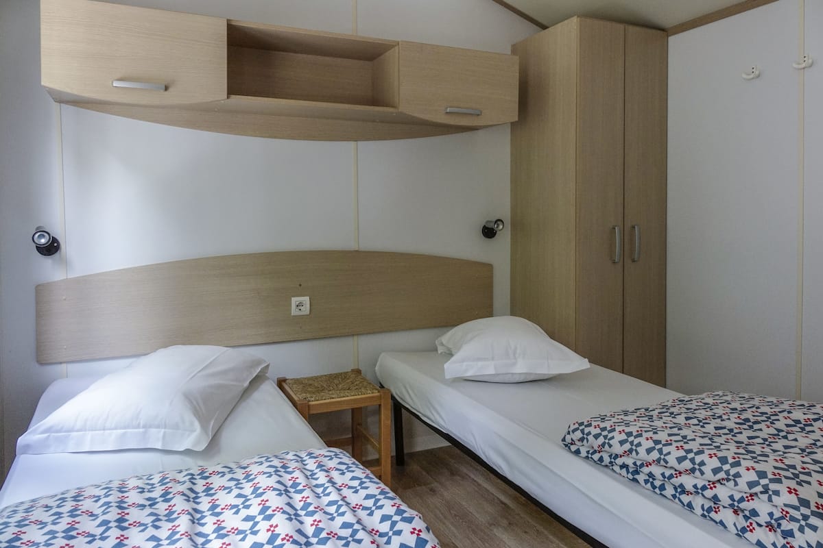 Down duvets, desk, free WiFi, bed sheets