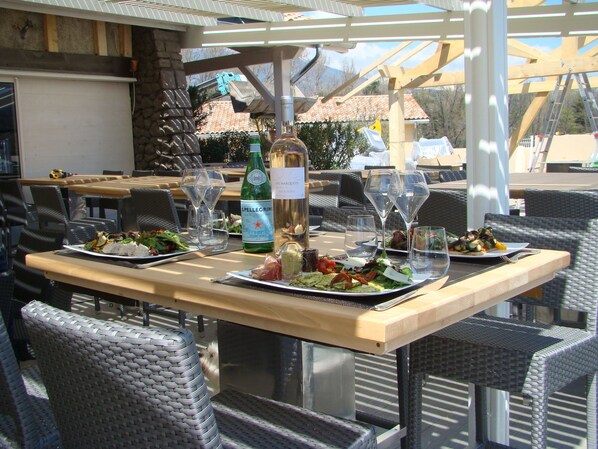 Lunch and dinner served, French cuisine