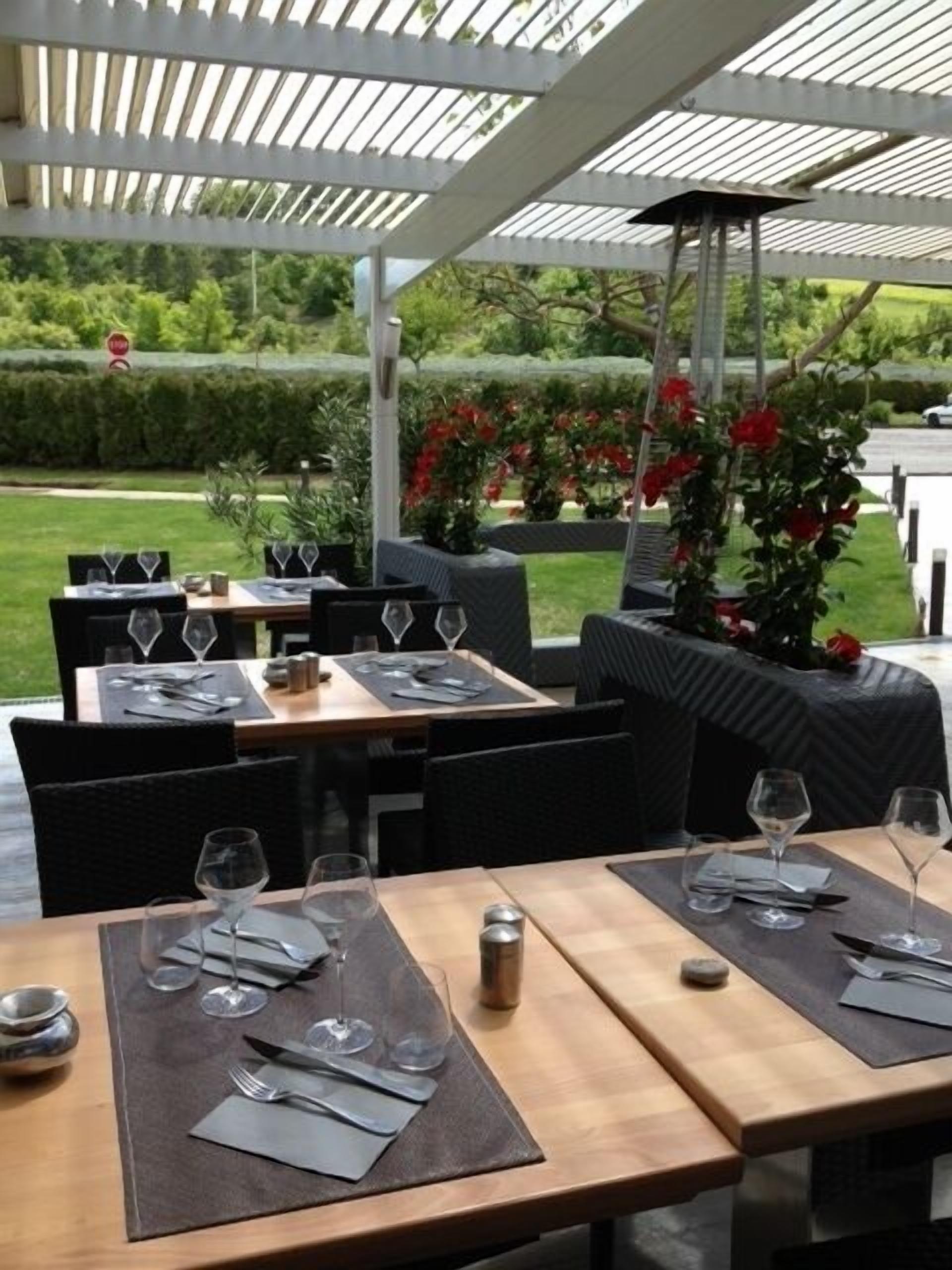 lunch and dinner served, french cuisine