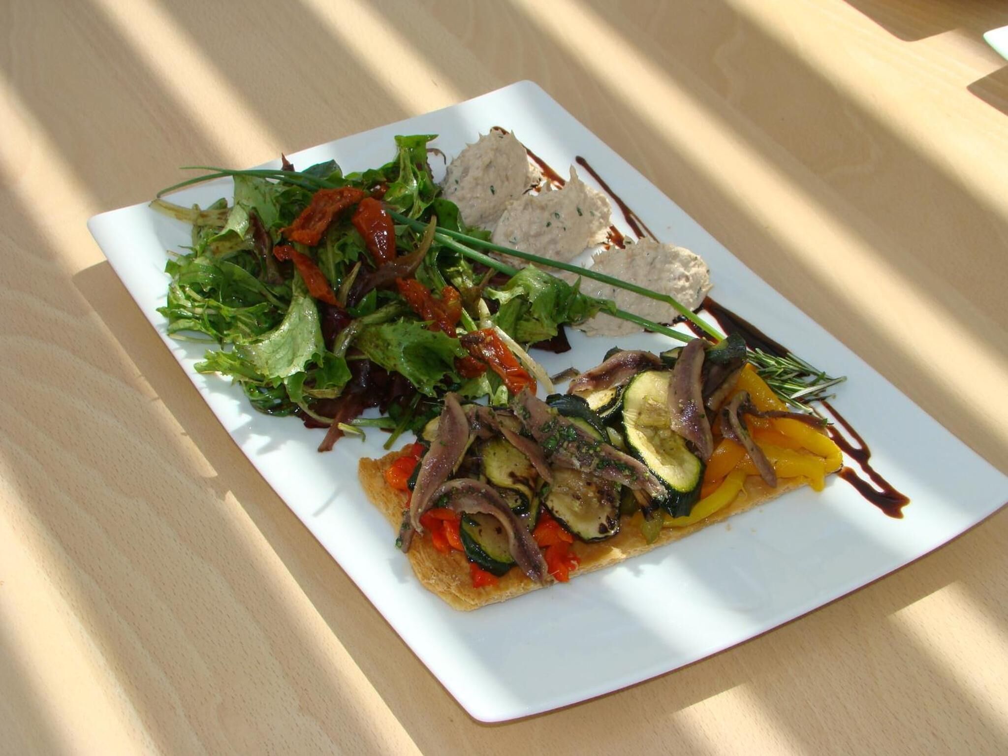 lunch and dinner served, french cuisine