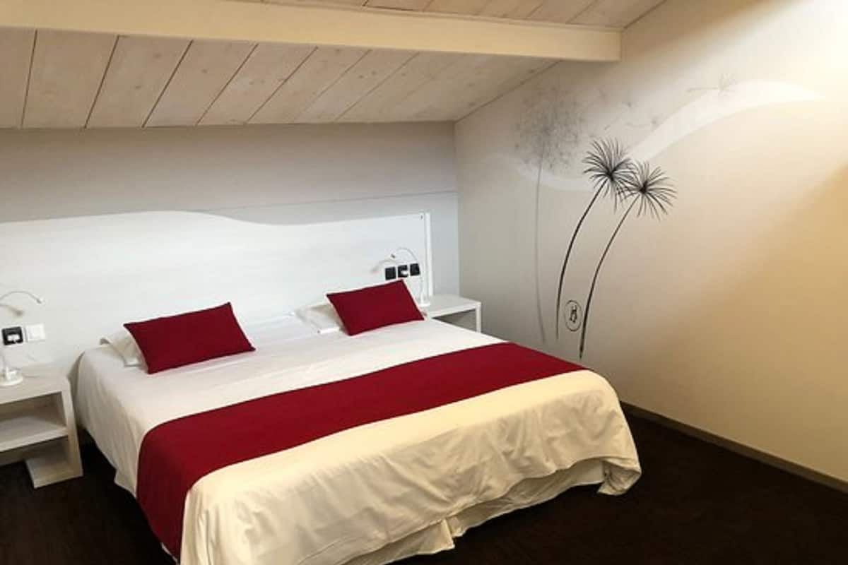 Family Room | Minibar, in-room safe, desk, cribs (free)