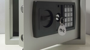 A safe with a keypad lock and a key. - Residenza Sistina (Rome)