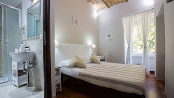 Habitación doble de uso individual | Ropa de cama de alta calidad y caja de seguridad en la habitación